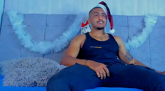 Snapshot of Mateo_Reales chatting on 12/23/24, 04:01 Mateo Reales online show from 12/23/24, 04:01