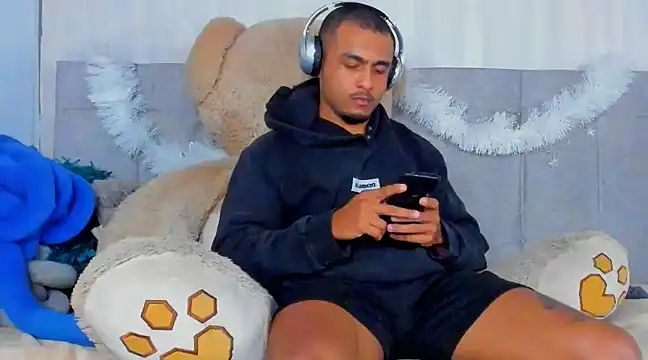 Snapshot of Mateo_Reales chatting on 12/30/24, 03:47 Mateo Reales online show from 12/30/24, 03:47