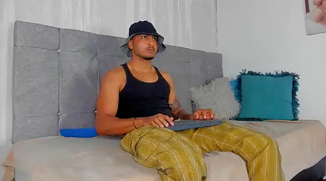 Snapshot of Mateo_Reales chatting on 01/20/25, 04:10 Mateo Reales online show from 01/20/25, 04:10