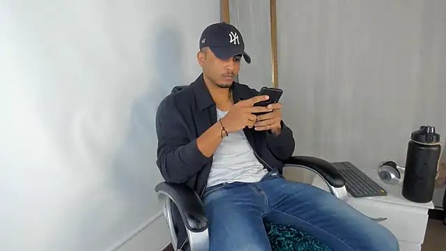 Snapshot of Mateo_Reales chatting on 01/23/25, 05:13 Mateo Reales online show from 01/23/25, 05:13