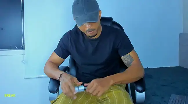 Snapshot of Mateo_Reales chatting on 01/30/25, 04:37 Mateo Reales online show from 01/30/25, 04:37