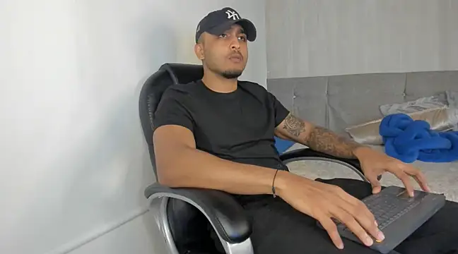 Snapshot of Mateo_Reales chatting on 03/01/25, 04:47 Mateo Reales online show from 03/01/25, 04:47