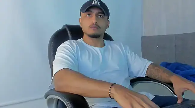 Snapshot of Mateo_Reales chatting on 03/14/25, 02:20 Mateo Reales online show from 03/14/25, 02:20