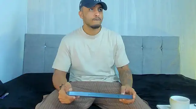 Snapshot of Mateo_Reales chatting on 03/18/25, 04:37 Mateo Reales online show from 03/18/25, 04:37