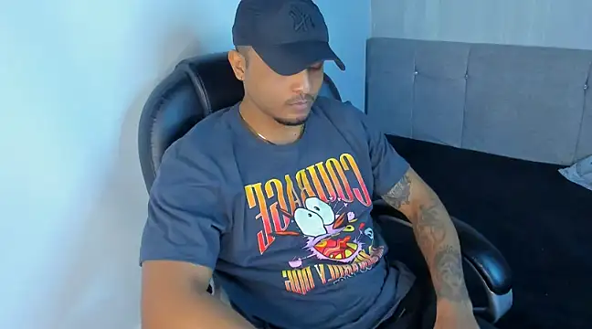 Snapshot of Mateo_Reales chatting on 03/22/25, 04:56 Mateo Reales online show from 03/22/25, 04:56