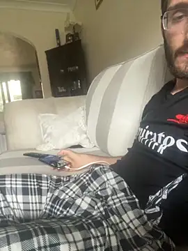 EE123458 online show from 10/03/25, 12:46