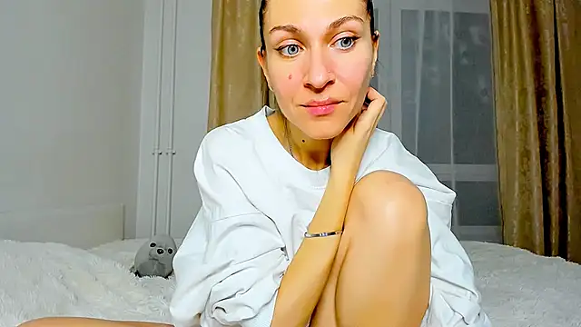 Mona Cruz online show from 02/25/25, 07:36