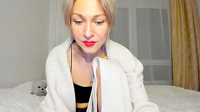 Mona Cruz online show from 03/10/25, 07:40