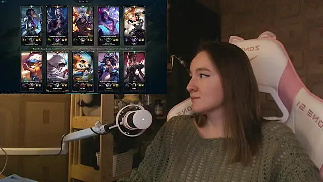 MoonlishSiren online show from 05/18/26, 09:09
