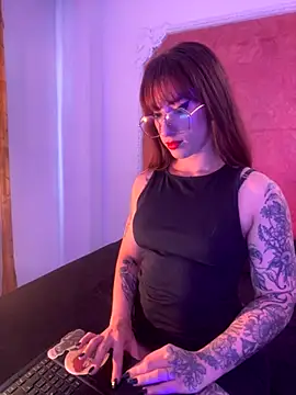 ValenGray online show from 09/26/25, 12:42