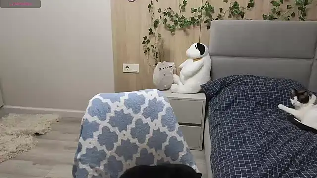 HermioneHHH online show from 03/18/25, 06:04