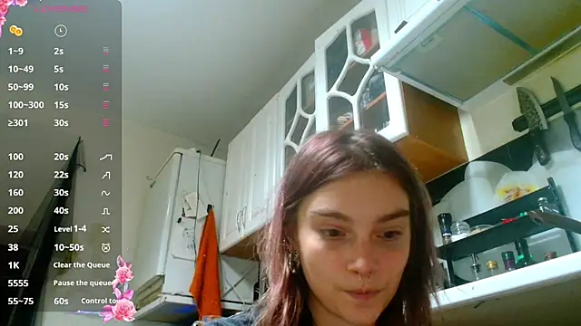Snapshot of Sophie_Bell chatting on 12/04/24, 10:19 Sophie Bell online show from 12/04/24, 10:19