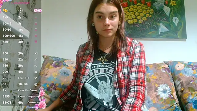 Snapshot of Sophie_Bell chatting on 12/14/24, 10:18 Sophie Bell online show from 12/14/24, 10:18