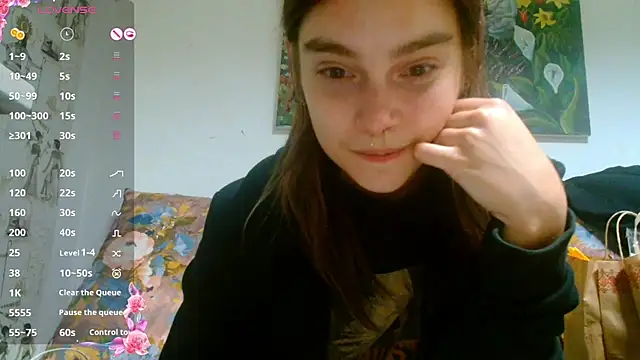 Snapshot of Sophie_Bell chatting on 12/20/24, 12:08 Sophie Bell online show from 12/20/24, 12:08
