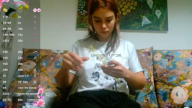 Snapshot of Sophie_Bell chatting on 12/26/24, 07:38 Sophie Bell online show from 12/26/24, 07:38