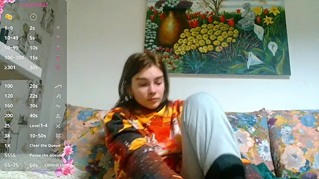 Snapshot of Sophie_Bell chatting on 01/04/25, 07:23 Sophie Bell online show from 01/04/25, 07:23
