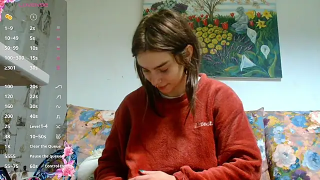 Snapshot of Sophie_Bell chatting on 01/08/25, 05:37 Sophie Bell online show from 01/08/25, 05:37
