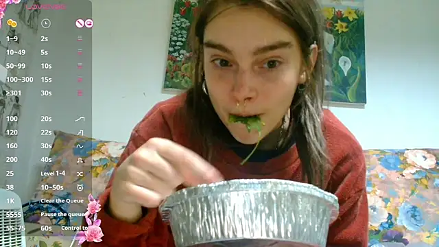 Snapshot of Sophie_Bell chatting on 01/08/25, 08:50 Sophie Bell online show from 01/08/25, 08:50