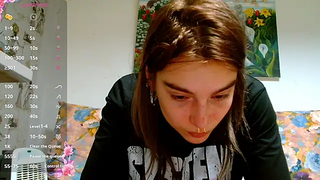 Snapshot of Sophie_Bell chatting on 01/08/25, 11:52 Sophie Bell online show from 01/08/25, 11:52