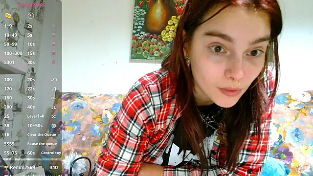 Snapshot of Sophie_Bell chatting on 02/06/25, 06:46 Sophie Bell online show from 02/06/25, 06:46