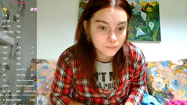 Snapshot of Sophie_Bell chatting on 02/07/25, 06:02 Sophie Bell online show from 02/07/25, 06:02