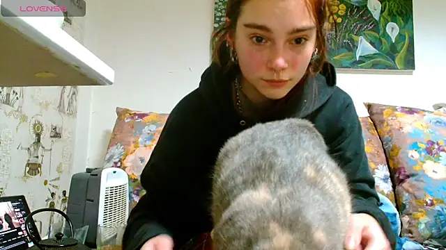 Snapshot of Sophie_Bell chatting on 02/19/25, 04:44 Sophie Bell online show from 02/19/25, 04:44