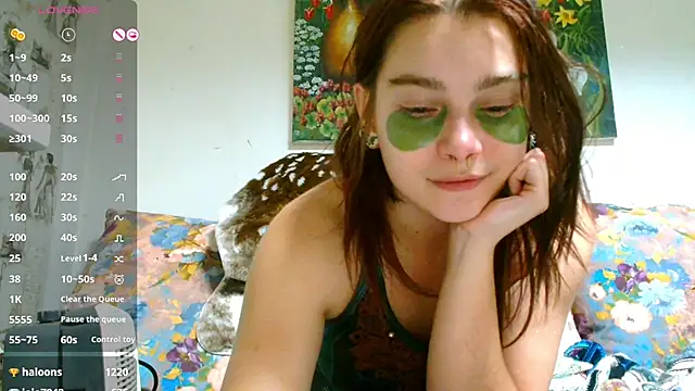 Snapshot of Sophie_Bell chatting on 03/06/25, 12:10 Sophie Bell online show from 03/06/25, 12:10