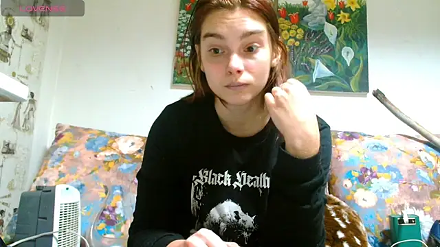 Snapshot of Sophie_Bell chatting on 03/14/25, 04:30 Sophie Bell online show from 03/14/25, 04:30