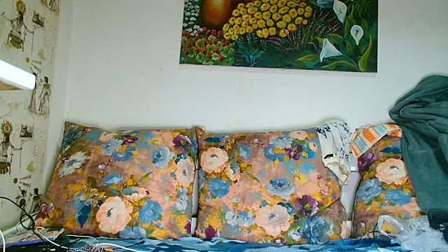 Snapshot of Sophie_Bell chatting on 10/01/25, 04:46 Sophie Bell online show from 10/01/25, 04:46