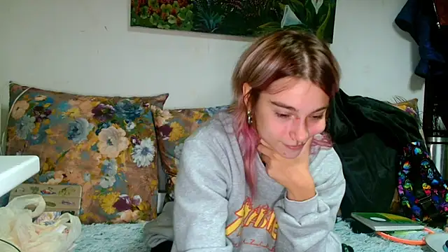 Snapshot of Sophie_Bell chatting on 10/22/25, 07:02 Sophie Bell online show from 10/22/25, 07:02