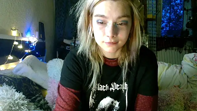 Snapshot of Sophie_Bell chatting on 04/29/26, 05:30 Sophie Bell online show from 04/29/26, 05:30