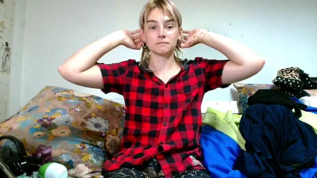 Snapshot of Sophie_Bell chatting on 06/23/26, 05:22 Sophie Bell online show from 06/23/26, 05:22