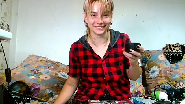 Snapshot of Sophie_Bell chatting on 06/24/26, 05:23 Sophie Bell online show from 06/24/26, 05:23