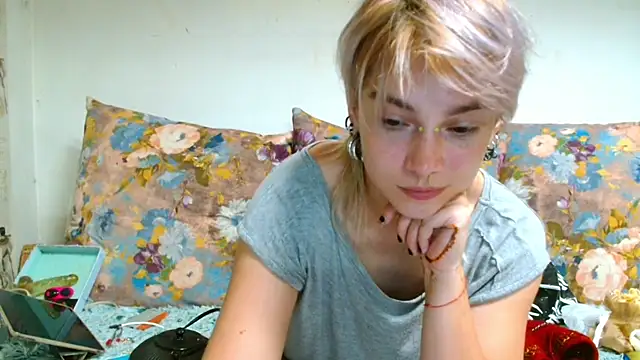 Snapshot of Sophie_Bell chatting on 07/02/26, 07:31 Sophie Bell online show from 07/02/26, 07:31