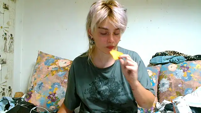 Snapshot of Sophie_Bell chatting on 07/05/26, 08:38 Sophie Bell online show from 07/05/26, 08:38