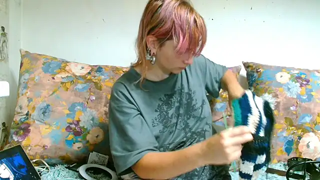 Snapshot of Sophie_Bell chatting on 07/13/26, 06:00 Sophie Bell online show from 07/13/26, 06:00