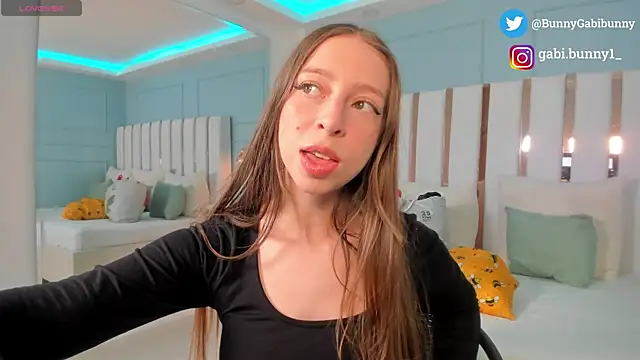 Snapshot of gabi_bunny chatting on 04/15/26, 05:53 gabi bunny online show from 04/15/26, 05:53