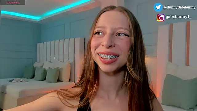 Snapshot of gabi_bunny chatting on 04/20/26, 06:09 gabi bunny online show from 04/20/26, 06:09