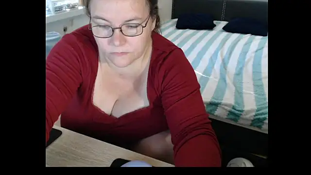 Snapshot of Sweetboobs chatting on 06/28/26, 07:25 Sweetboobs online show from 06/28/26, 07:25