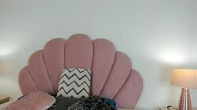 Nicole Paradise online show from 11/24/25, 12:27