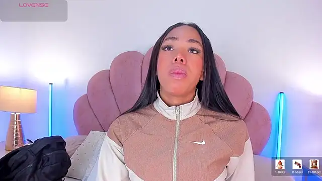 Snapshot of Nicole_Paradise chatting on 03/03/26, 12:44 Nicole Paradise online show from 03/03/26, 12:44