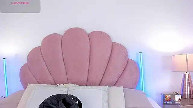 Snapshot of Nicole_Paradise chatting on 03/06/26, 12:45 Nicole Paradise online show from 03/06/26, 12:45