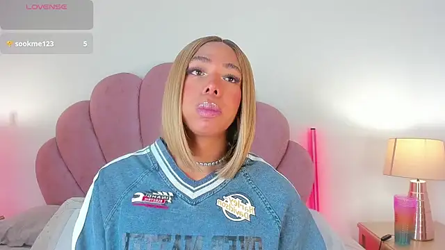 Snapshot of Nicole_Paradise chatting on 03/13/26, 12:56 Nicole Paradise online show from 03/13/26, 12:56