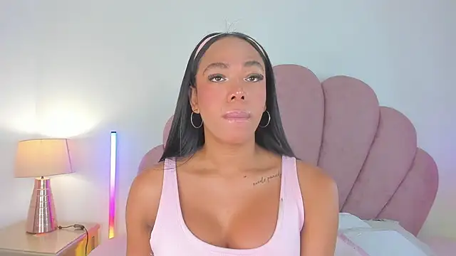 Snapshot of Nicole_Paradise chatting on 03/25/26, 12:44 Nicole Paradise online show from 03/25/26, 12:44