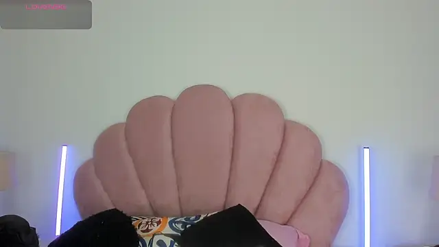 Snapshot of Nicole_Paradise chatting on 05/14/26, 01:29 Nicole Paradise online show from 05/14/26, 01:29