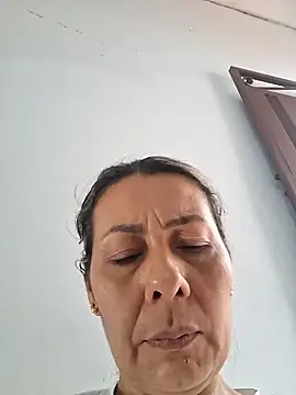 Snapshot of Mia-funny20 chatting on 06/19/26, 02:10 Mia-funny20 online show from 06/19/26, 02:10