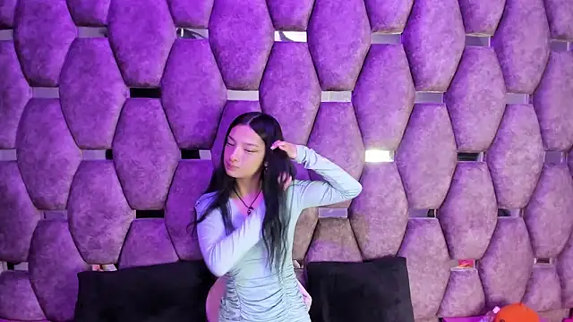 Aurora 18 online show from 10/06/25, 02:25