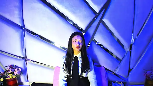 Aurora 18 online show from 10/30/25, 02:40