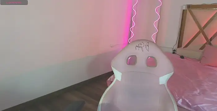 Snapshot of meggan_tay chatting on 02/18/25, 10:16 meggan tay online show from 02/18/25, 10:16