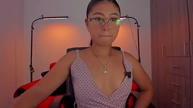 Snapshot of cloy_baby__ chatting on 04/13/26, 11:37 cloy baby online show from 04/13/26, 11:37